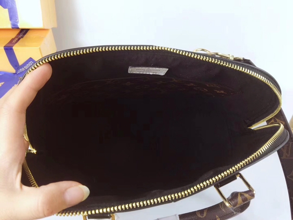 ルイヴィトンバッグ着用イメージ